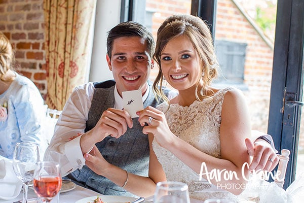 Wedding magician table magic