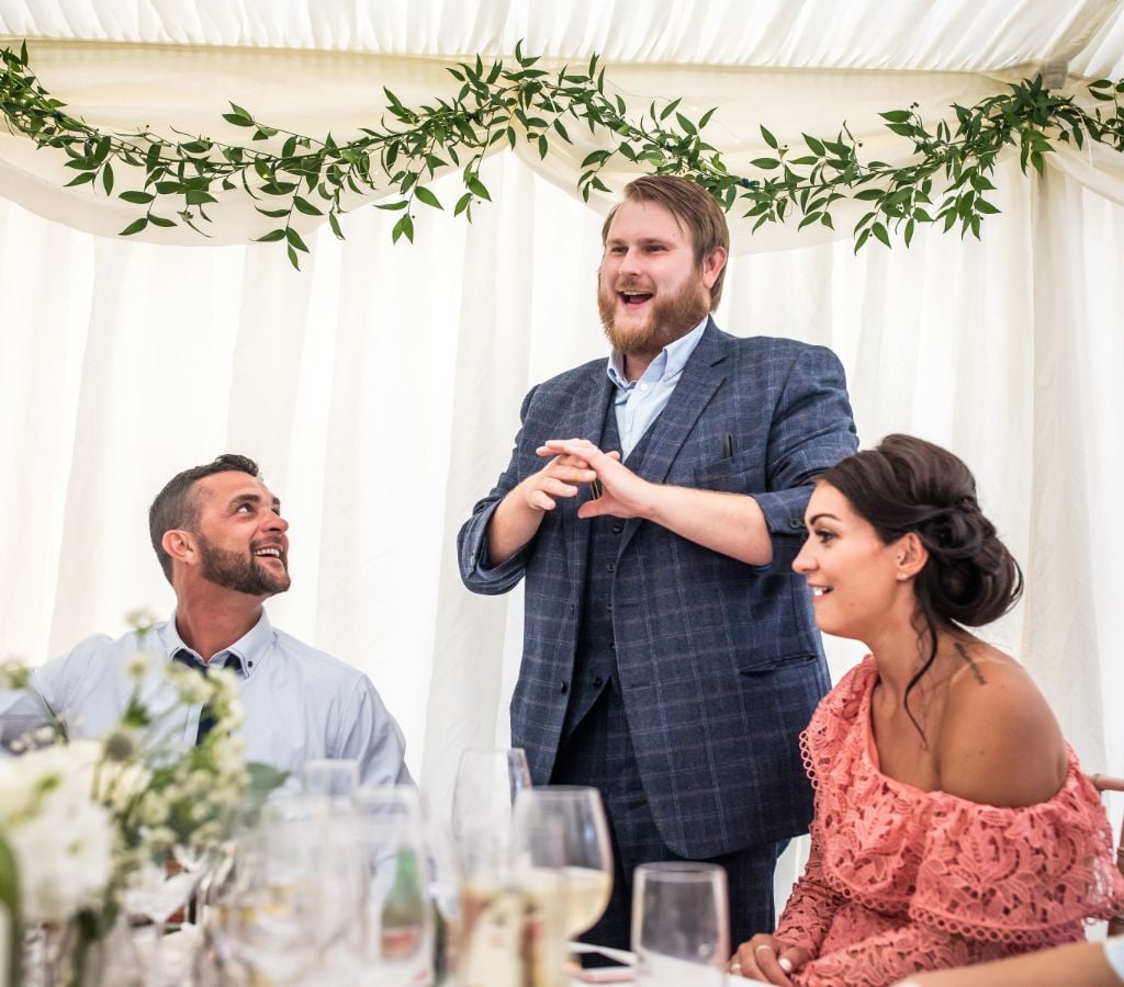 9 ways to entertain your wedding guests